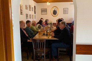 Gemütliches Mittagessen beim Griechen