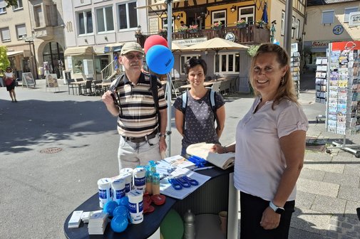 VdK Infostand VdK Infostand auf dem Marktplatz mit Besuchern