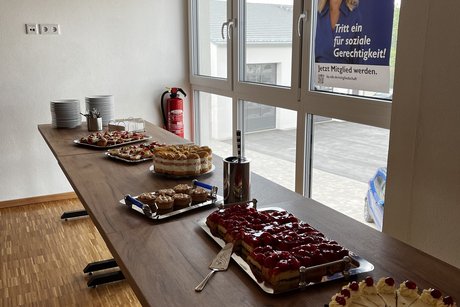 Die fleissigen Helfer des Dorfvereines Adelschlag hatten f&uuml;r unsere Veranstaltung ein sch&ouml;nes Kuchenbuffet gestaltet.