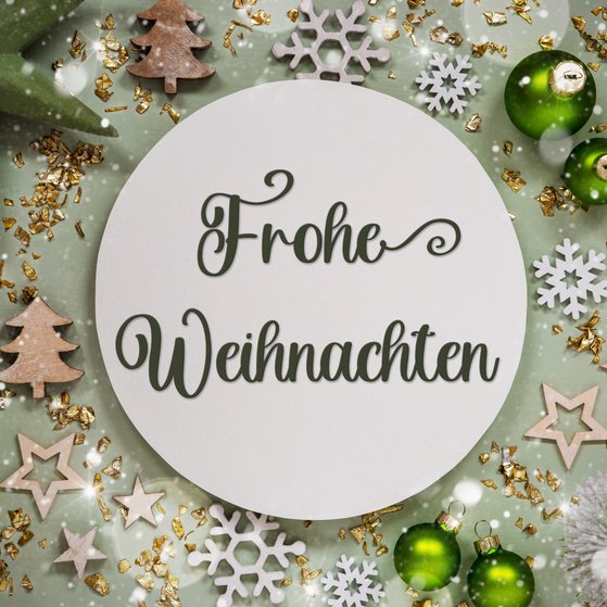 Grafik mit weihnachtlicher Deko und dem Text „Frohe Weihnachten“.