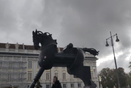 Skulptur eines Perdes Skulptur eines Perdes