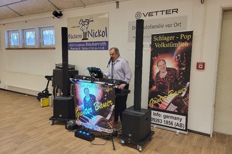 Tanztee wurde mit Livemusik von G&uuml;nter Bauer begleitet