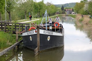 Auf dem Bild ist das Treidelschiff "ELFRIEDE" zu sehen