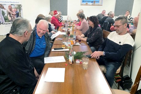 Vorsitzender im Gespräch mit Herbert Tusch vom Kreisverband Donau-Ries Vorsitzender im Gespräch mit Herbert Tusch vom Kreisverband Donau-Ries