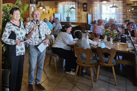 es wird was Lustiges vorgetragen