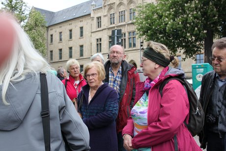 Die Mitglieder machen sich ein genaueres Bild von der Stadt.