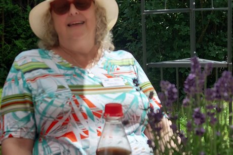 Unsere Reiseleiterin, da lacht sie noch Reiseleiterin Sabine