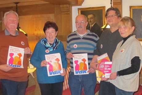 Die Frauenbeauftragte Heidi Heberle (zweite von links) unterstütze mit Ihrem Team, Heberle Karl-Heinz, Hemut Mößinger, Alexander Löhel und Inge Sendler (von links) den Aktionstag. Nicht auf dem Bild Mayr Anna und Mayr Georg Die Frauenbeauftragte Heidi Heberle (zweite von links) unterstütze mit Ihrem Team, Heberle Karl-Heinz, Hemut Mößinger, Alexander Löhel und Inge Sendler (von links) den Aktionstag. Nicht auf dem Bild Mayr Anna und Mayr Georg