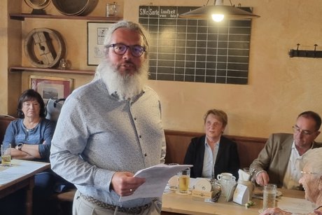 Dennis Holl h&auml;lt die Rede des VdK