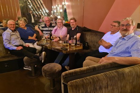 Gem&uuml;tliche Runde in der Hotel eigenen Tanzbar mit Wunschkonzert