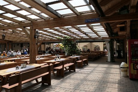 Blick in das Bierzelt Blick in das Bierzelt