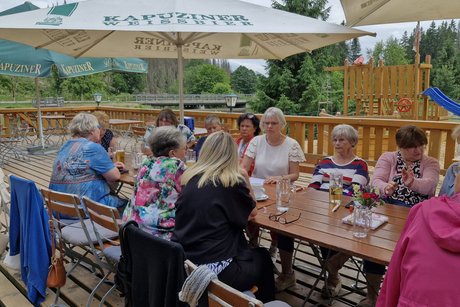 Vertreterinnen der Frauen beim regen Austausch