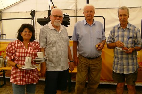 von links vom VdK-OV: Julia Häußler, Kassiererin; Karl-Heinz Neubauer, stv. Vorsitzender; Walter Hartmann, Vorsitzender; Karl Schwarz, Schriftführer