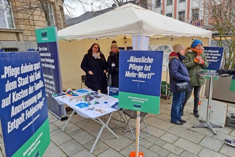 Abgebildet sind die Sozialrechtsberaterin Katja Brzeski, Assistentin Silke Eckardt, Sozialrechtsberaterin Jutta Keßelring sowie Verwaltungsangestellte Marion Ziehr