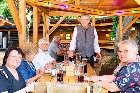 Gemeinsamer Biergartenbesuch Gemeinsamer Biergartenbesuch