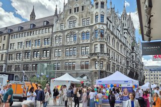 Viele Interessierte bei dem Infostand