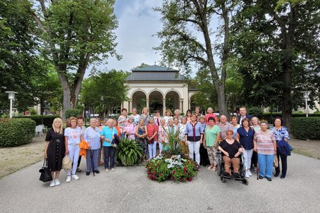 Foto: Vor der Wandelhalle im Kurpark Bad Steben