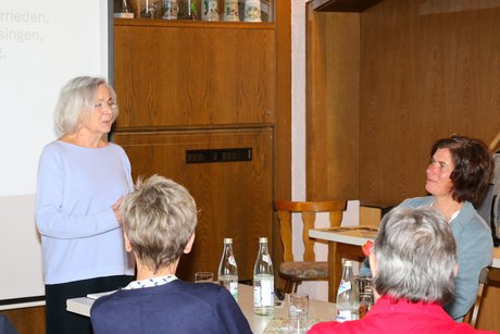 Frau Urbanczyk (Ehrenamtliche Hospizhelferin) stellt sich vor