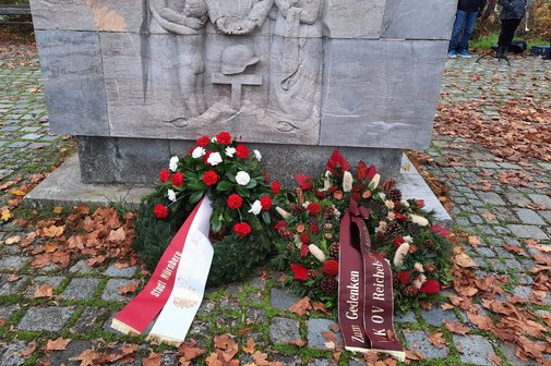 geschm&uuml;ckter Kranz zur Gedenkfeier