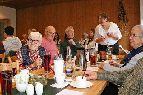 Noch Kaffee, Kuchen ...? Noch Kaffee, Kuchen ...?