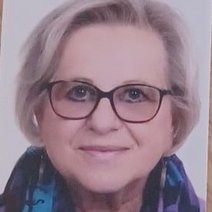 Profilbild, Person mit kurzen silberblonden Haaren und Brille