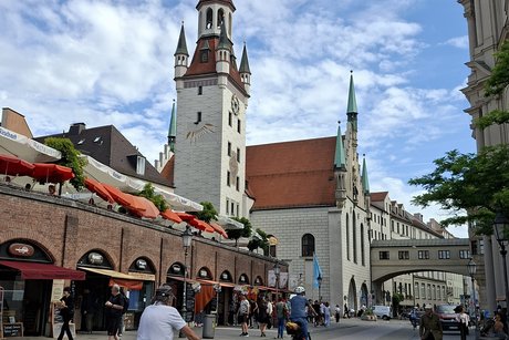 Das Spielzeugmuseum (Geb&auml;ude mit Turm)