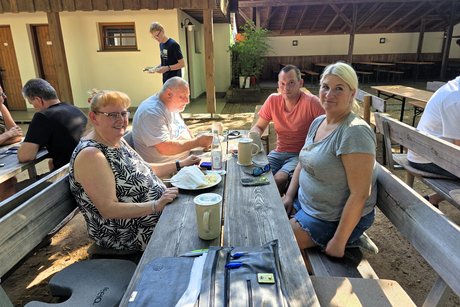 Teilnehmer beim Treffen auf dem Dorfkeller in Hallerndorf