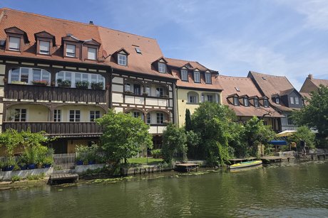 Klein Venedig vom Schiff aus gesehen. Man sieht die Fischerhäuser von Klein Vendig in Bamberg.