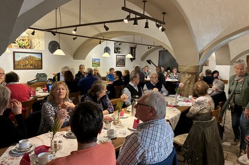 gem&uuml;tlicher Dorfkeller des &bdquo;Goldenen Lamm&ldquo; in Plankenfels