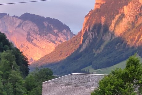Der Hausberg von Mellau Kanisfluh im Abendlicht