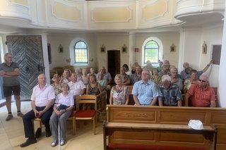 Aufmerksame Zuhörer in der Kirche Schupfing