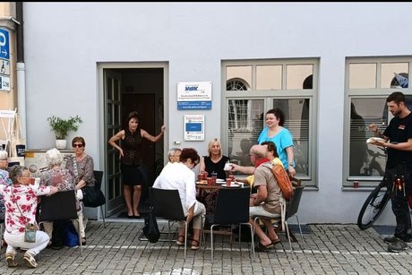 Gäste beim Tag der offenen Tür der VdK-KGSt. Kaufbeuren-Ostallgäu Bild