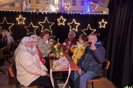 Teilnehmerrunde beim Glühweintest Teilnehmerrunde beim Glühweintest