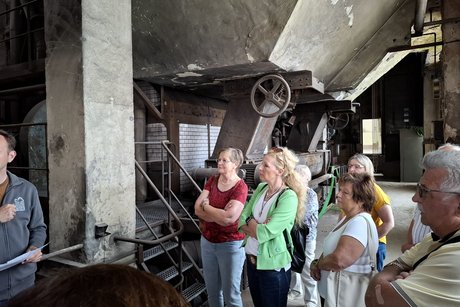 interessierte Besuchergruppe