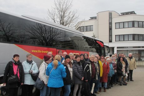 Die VdK-Reisegruppe mit 63 Personen vor der Abfahrt