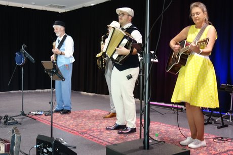 Für sehr gute Unterhaltung aus den 60er, 70er und 80er Jahren sorgt die "Schlagergang" Für sehr gute Unterhaltung aus den 60er, 70er und 80er Jahren sorgt die "Schlagergang"