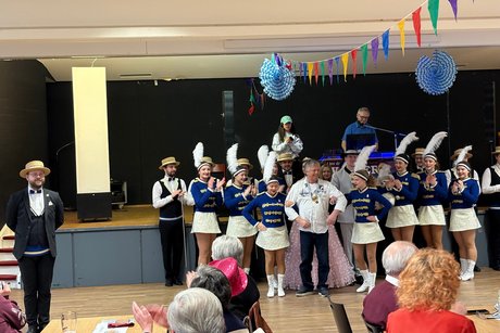 Ehrung des Vorsitzenden vom Ortsverband Eggenfelden durch die Faschingsgarde