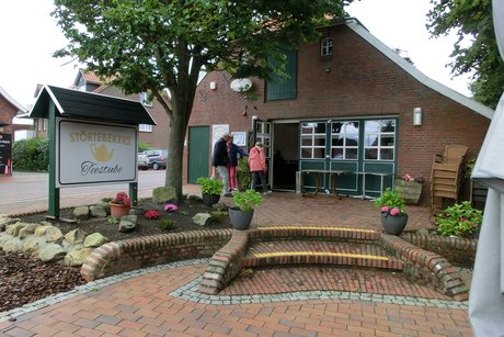 Auf dem Bild: Der Eingang zu "Stötebekers Teestube" in Marienhafe