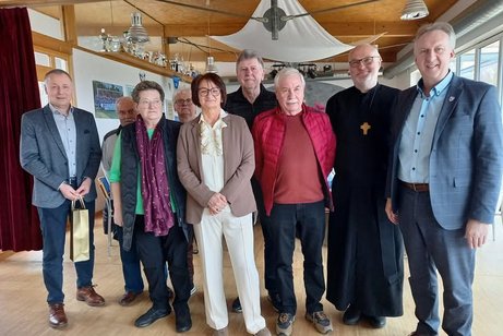 Foto (VdK Kirchberg): Muhr Robert. Ferdinand Augustin, Hermine Geiss, Heidemarie Eichinger, Maria Schiller, Franz Pfeffer, Max Gigl, Pater Slawomir Olech, Helmut Plenk
