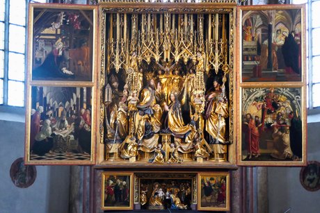 Der dreiflügelige Pacher-Altar in der Pfarrkirche von St. Wolfgang