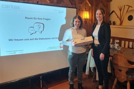 Auf dem Foto: links Frau Annemarie Ritzinger, rechts Frau Andrea Knott Auf dem Foto: links Frau Annemarie Ritzinger, rechts Frau Andrea Knott