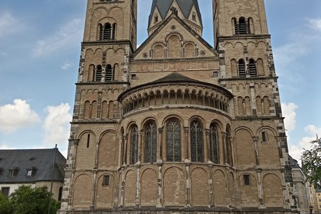 Aussenansicht M&uuml;nsterkirche Bonn