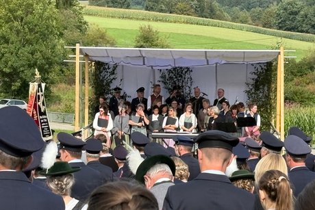 Musikalische Unterst&uuml;tzung des Chores beim Festgottesdienst