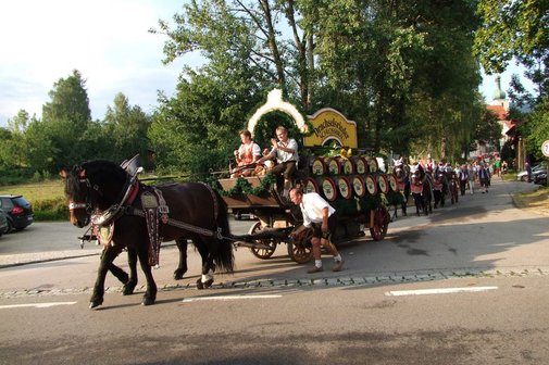 Einzug Heimatfest Arnbruck