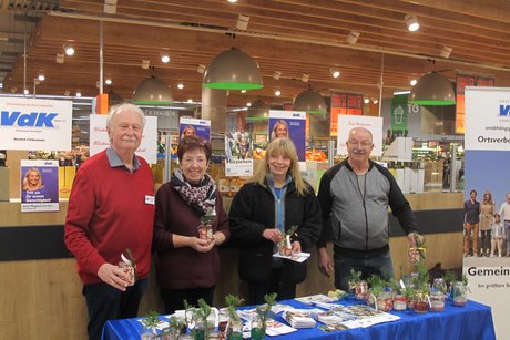 Das Stand-Team der Weihnachtsaktion des VdK-Ortsverbandes Krumbach