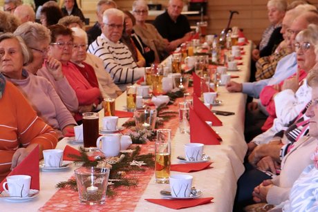 Bild003 Eine weitere Aufnahme der Gäste im Saal.