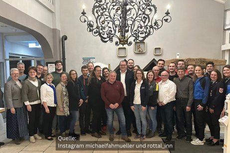 Gruppenfoto der Teilnehmer des Ehrenamtstreffens im Seehotel in Postmünster