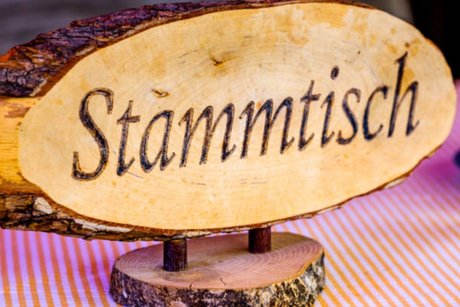 Stammtischsymbol aus Holz