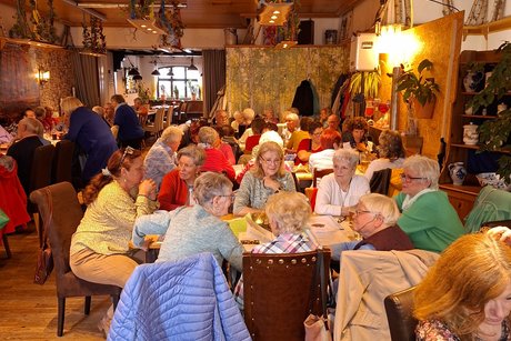 Die gemütliche Muttertags- und Maifeier Die gemütliche Muttertags- und Maifeier