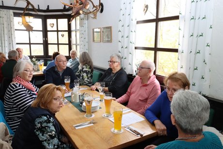 Frühere Vorstandsmitglieder und Gäste aus Obernzell im Gespräch Frühere Vorstandsmitglieder und Gäste aus Obernzell im Gespräch